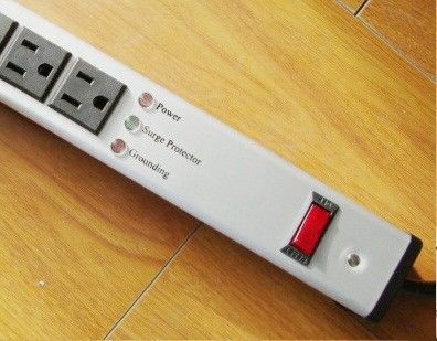 Mountable Multi Outlet Surge Protector قطاع الطاقة مع تمديد الحبل / معدن الإسكان